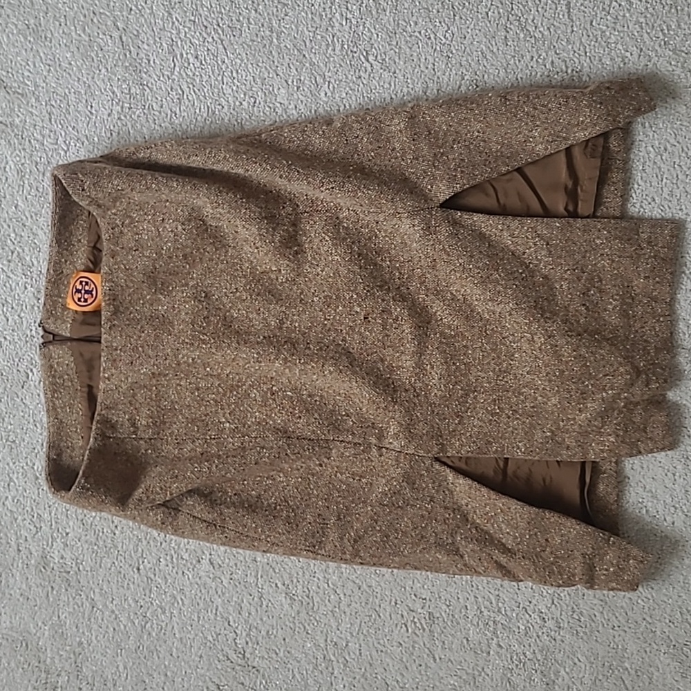 🔹 Tory Burch Wool Skirt - small nick  on the front of skirt